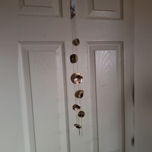 Gold coloured necklace